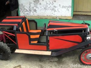 Mobil Antik dari Bahan Bekas