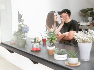 Manis dan Romantis, Momen Kulineran Viviane Bareng Sammy Simorangkir Manis dan Romantis, Momen Kulineran Viviane Bareng Sammy Simorangkir