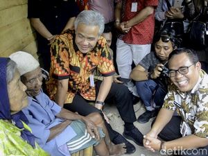 Gubernur Ganjar Kunjungi Pasangan Lansia di Pekalongan