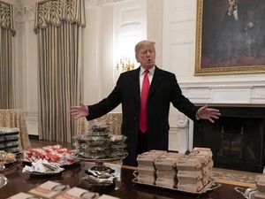 Dari Kicauan Hamberder, Begini Suasana Pesta Junk Food di Gedung Putih