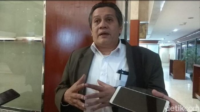 Gusti Randa meralat statusnya sebagai plt ketua umum PSSI. (Mercy Raya/detikSport) Gusti Randa meralat statusnya sebagai plt ketua umum PSSI. (Mercy Raya/detikSport)