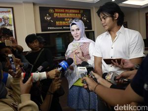 Polisi Hentikan Kasus Dugaan Perzinaan Angel Lelga Polisi Hentikan Kasus Dugaan Perzinaan Angel Lelga