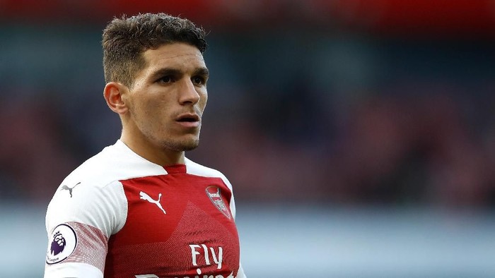   Lucas Torreira of Arsenal looks on during the Premier League match between Arsenal FC and Everton FC at Emirates Stadium on September 23, 2018 in London, United Kingdom.  (Photo by Julian Finney/Getty Images)