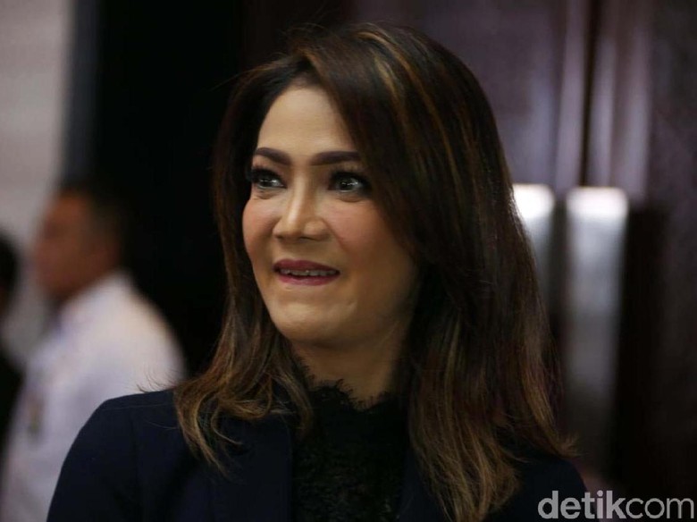 Jurus Ira Koesno yang Belum Nikah, Patung Karya Nyoman Nuarta Dijarah Jurus Ira Koesno yang Belum Nikah, Patung Karya Nyoman Nuarta Dijarah
