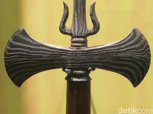 4 Perbedaan Kapak Wiro Sableng dalam Film dan Dunia Nyata