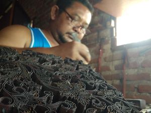 Perajin Batik Rentan Dermatitis Akibat Pemakaian Naftol