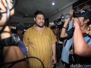 Pemakaman Asisten Ivan Gunawan yang Terlibat Kokain Berlangsung Tertutup Pemakaman Asisten Ivan Gunawan yang Terlibat Kokain Berlangsung Tertutup