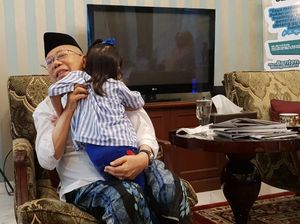 Rileks Jelang Debat, Maruf Amin Bermain dengan Cucu