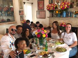 Heboh Jalani Operasi Kikis Miss V, Mel B Spice Girl Sering Kulineran Bareng Anak