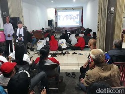 2 Posko Berhadapan, Nonton Bareng Debat Capres di Solo Adem