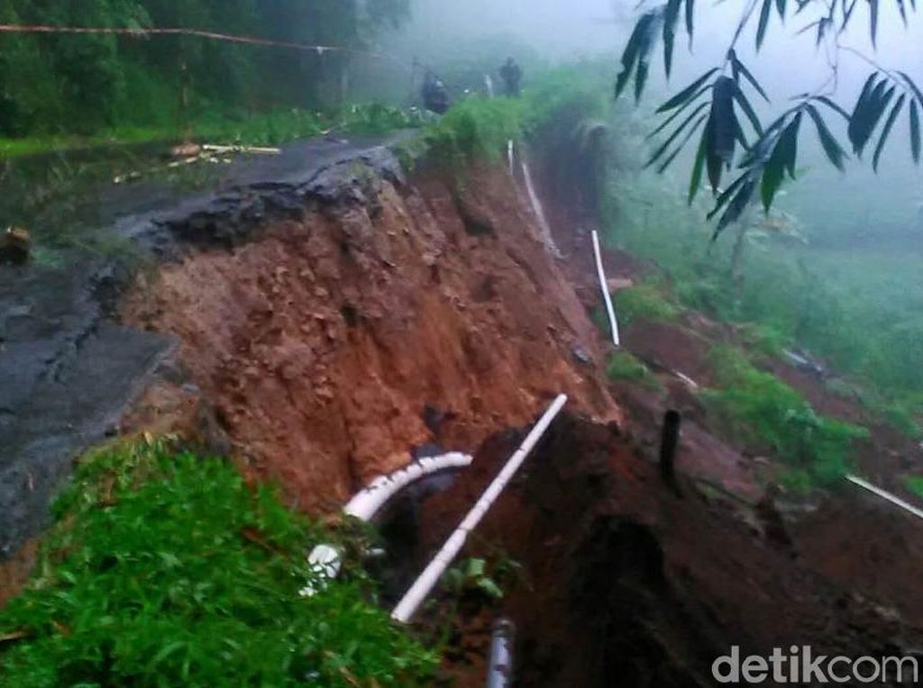 Jalan Banjarnegara-Dieng di Wanayasa Longsor, Ini Jalur Alternatifnya Jalan Banjarnegara-Dieng di Wanayasa Longsor, Ini Jalur Alternatifnya