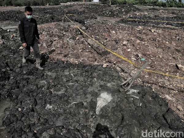 Awas! Di Lahan Diduga Berlimbah Minyak Ini Kaki 3 Bocah Melepuh