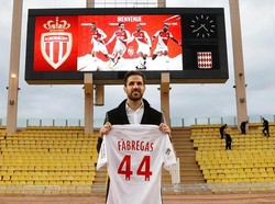 Cesc Fabregas pergi meninggalkan Chelsea di musim dingin. Dia berlabuh ke AS Monaco, klub yang sedang berkutat di zona degradasi Liga Prancis. (Foto: Reuters)