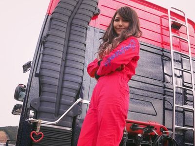 Potret Rino Sasaki, Gadis Cantik yang Jadi Sopir Truk Demi Sang Ayah