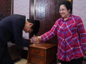 Momen Sandiaga Uno Sungkem ke Megawati Sebelum Debat Capres