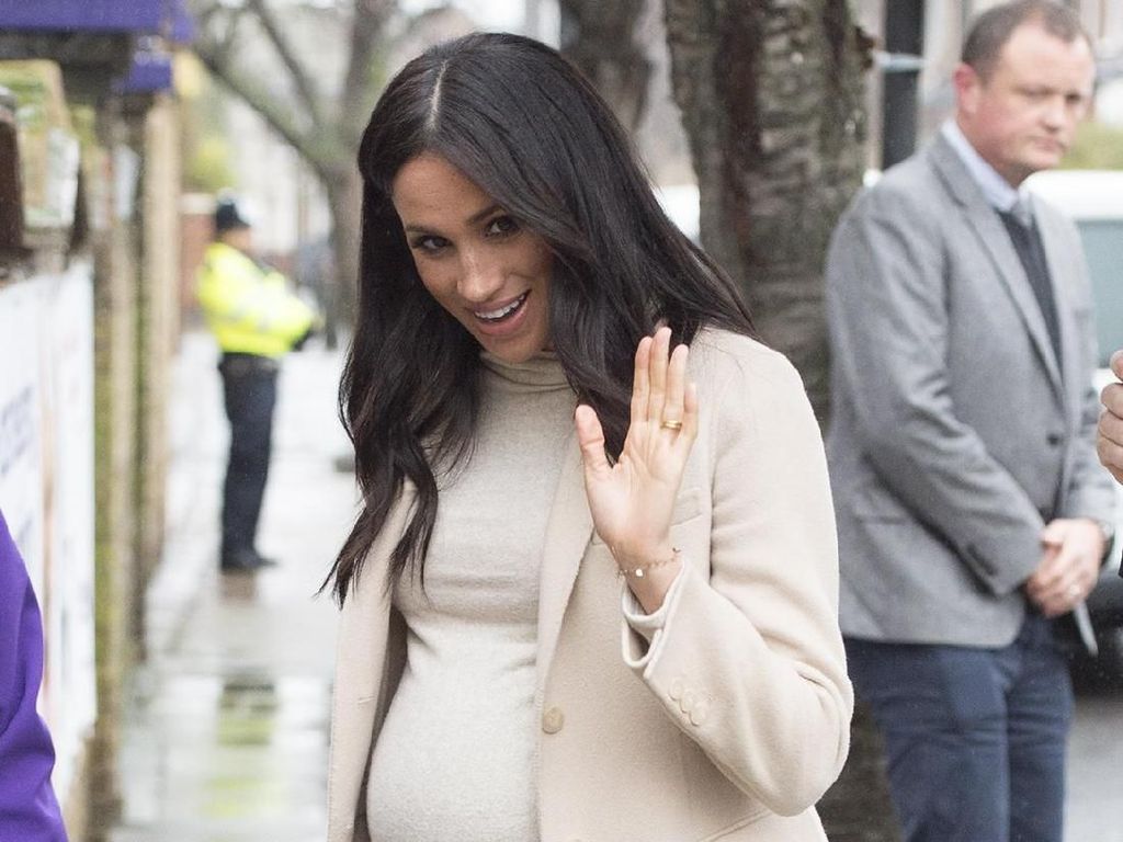 Sudah Sold Out, Baju Rp 400 Ribuan Meghan Markle Kini Dijual Rp 2,7 Juta Sudah Sold Out, Baju Rp 400 Ribuan Meghan Markle Kini Dijual Rp 2,7 Juta