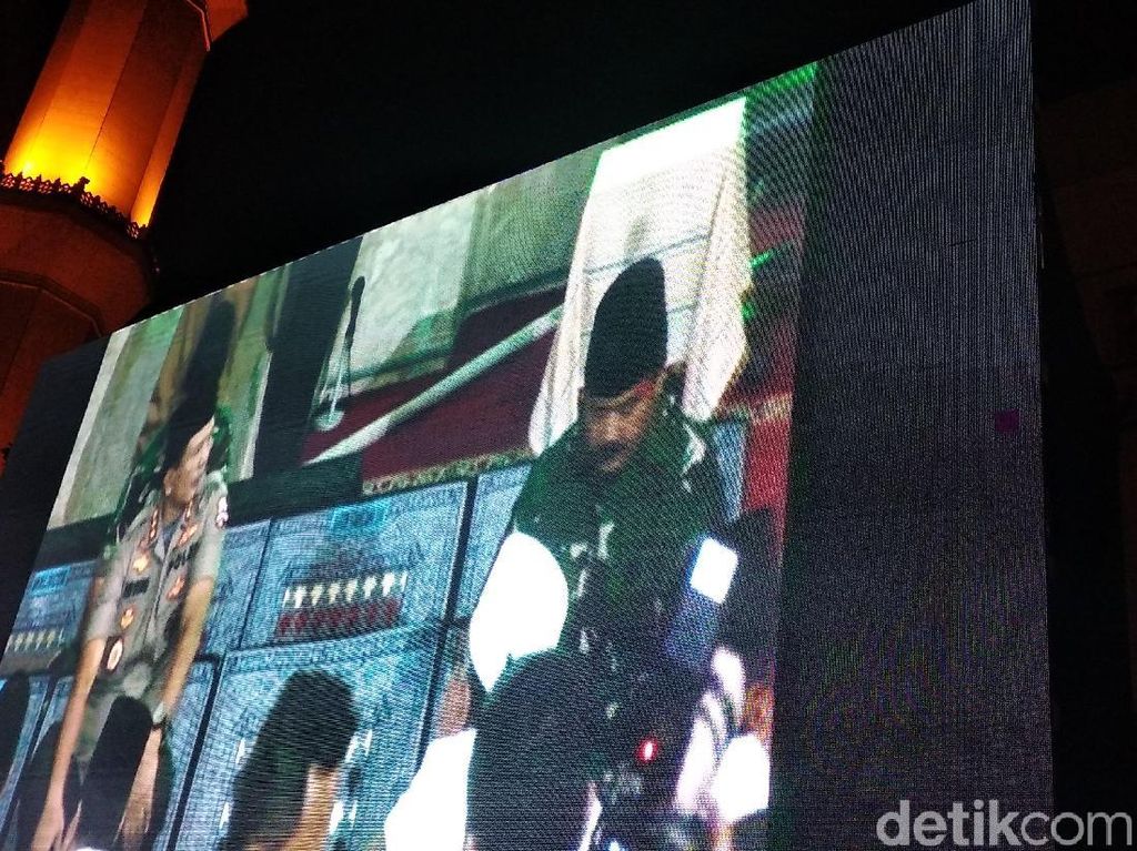 Panglima TNI dan Ridwan Kamil Gelar Doa Bersama untuk NKRI Panglima TNI dan Ridwan Kamil Gelar Doa Bersama untuk NKRI