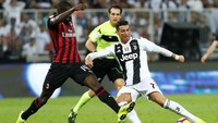 Tiemoue Bakayoko berusaha keras memutus bola hasil umpan Ronaldo. (Foto: Faisal Al Nasser/Reuters)