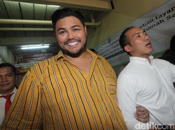Mantan Asisten Meninggal, Ivan Gunawan Langsung ke Rumah Duka