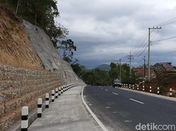 Langganan Longsor, Petugas Siap Alat Berat di Jalur Pacitan-Ponorogo