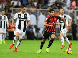 Beberapa peluang dibuat Milan pada babak pertama, namun belum ada satupun yang berbuah gol. (Perteandingan Foto: Waleed Ali/Reuters)