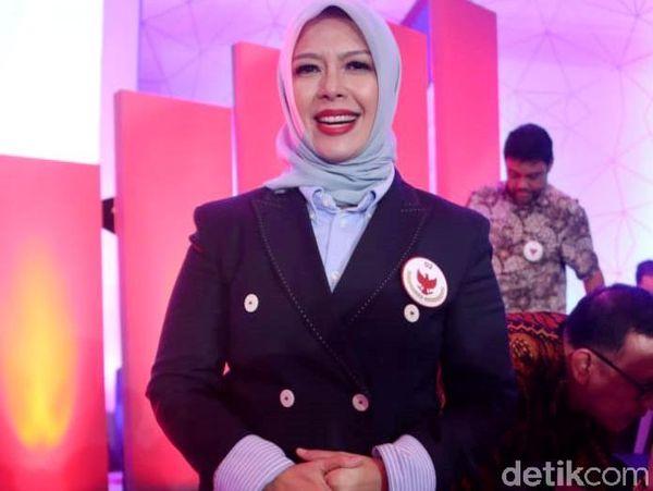 Adu Gaya Para Istri Capres dan Cawapres di Debat Perdana Pilpres 2019