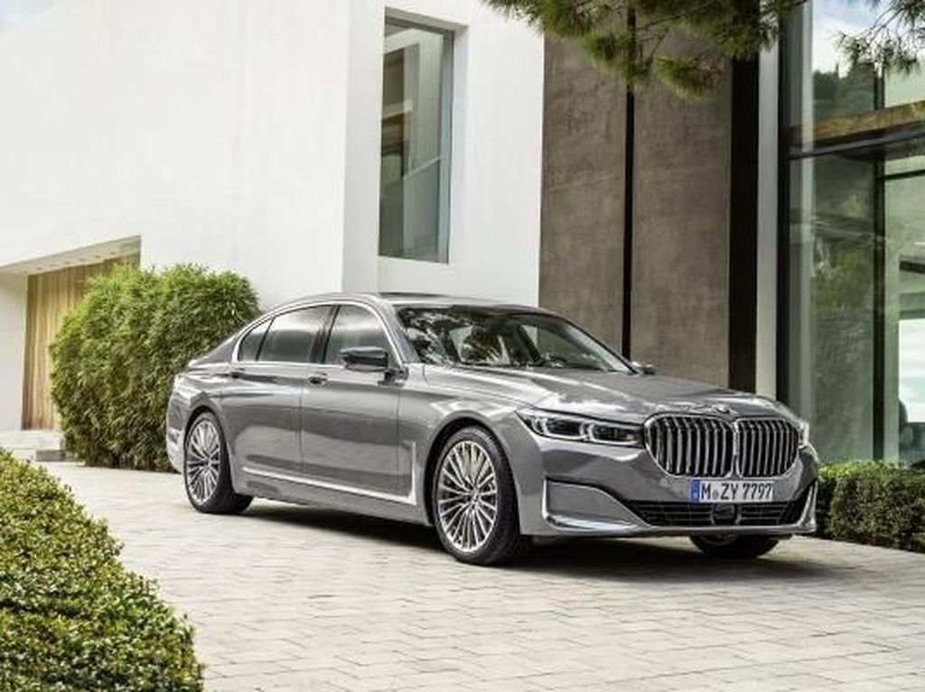 Nggak Jadi Dipakai Presiden, BMW Seri 7 Curi Perhatian Kedubes Nggak Jadi Dipakai Presiden, BMW Seri 7 Curi Perhatian Kedubes