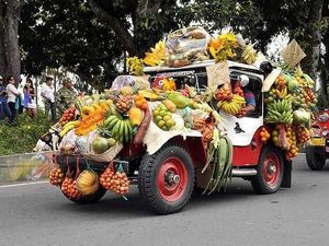 Serunya Lihat Deretan Jeep Bermuatan Sayur dan Buah di Festival Yipao Serunya Lihat Deretan Jeep Bermuatan Sayur dan Buah di Festival Yipao