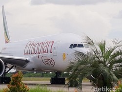 Pesawat Ethiopia yang Dipaksa Turun TNI AU Masih Parkir di Batam