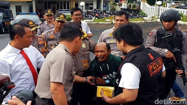 Pria Mengaku Tuhan Pura-pura Pingsan Saat Tes Kejiwaan
