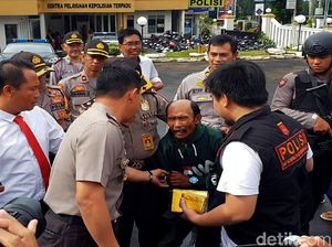 Pria Mengaku Tuhan Pura-pura Pingsan Saat Tes Kejiwaan