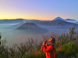 Buka Jendela dan Nikmati Pemandangan Sunrise Bromo yang Ajib dari 5 Hotel Ini