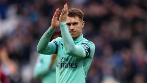 Liburan Pakai Gaji Aaron Ramsey di Juventus, Bisa Buat Apa?