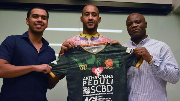 Mantan Pemain PSG Loris Arnaud Berlabuh di PS Tira