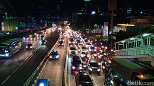 Ingat! Bahu Jalan Bukan untuk Mendahului Kendaraan