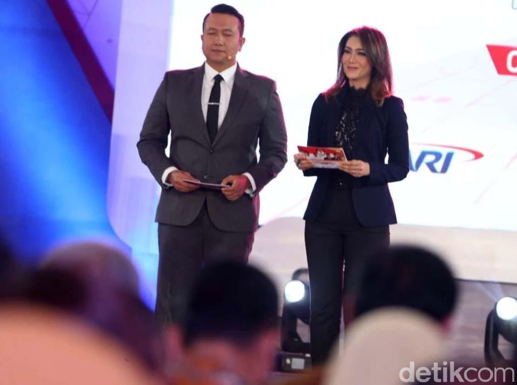 Fadli Zon Kritik Peran Panelis Debat Capres: Seperti Pajangan Saja Fadli Zon Kritik Peran Panelis Debat Capres: Seperti Pajangan Saja