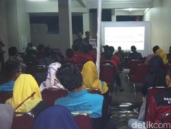 Meski Hujan, Warga Kabupaten Semarang Tetap Antusias Nobar Capres