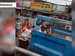 Ricuh! PKL Tanah Abang Vs Satpol PP