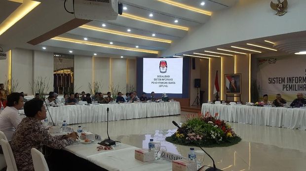 Suasana sosialisasi sistem informasi perhitungan suara di kantor KPU, Jakarta Pusat.