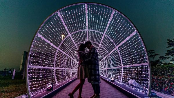 Terlarut Nuansa Romantis di Festival Cahaya Hongkong