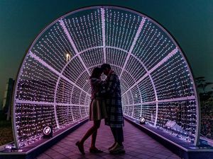 Terlarut Nuansa Romantis di Festival Cahaya Hongkong