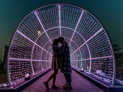 Terlarut Nuansa Romantis di Festival Cahaya Hongkong