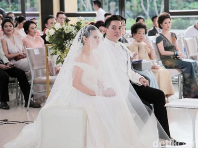 Happy Wedding! Serba Putih di Pemberkatan Edric Tjandra