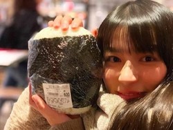 Wouw, Gerai Ini Jual Onigiri Jumbo Seberat 1 Kilogram!