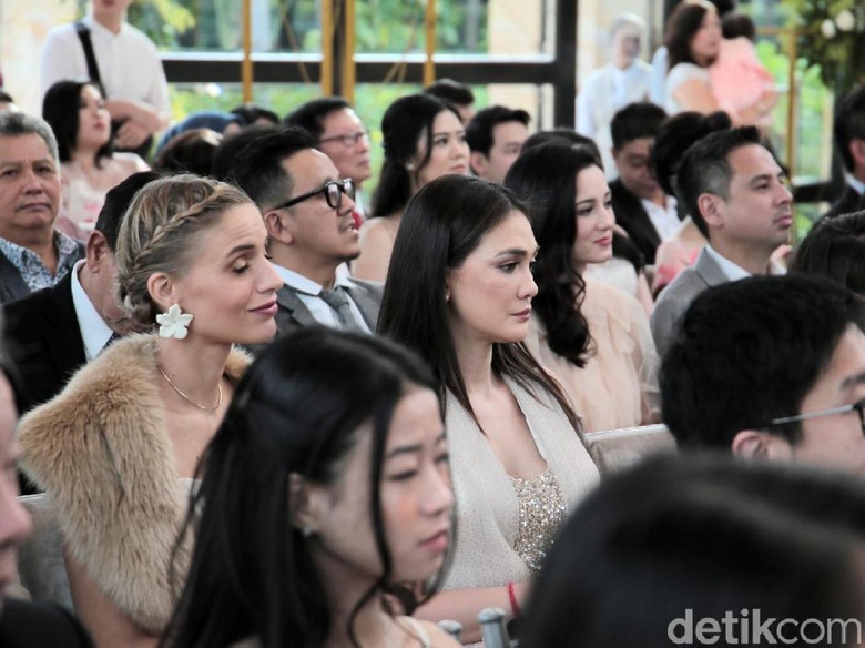 Luna Maya Melow Lihat Pernikahan Edric Tjandra, Baper Ingat Reino? Luna Maya Melow Lihat Pernikahan Edric Tjandra, Baper Ingat Reino?