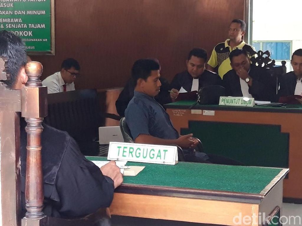 Bagi-bagi Sembako, Caleg PKS di Boyolali Dituntut 2 Bulan Bui Bagi-bagi Sembako, Caleg PKS di Boyolali Dituntut 2 Bulan Bui