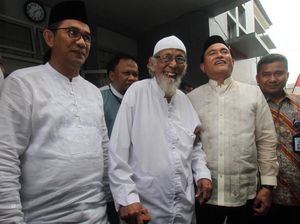Menkum Tolak Permintaan Pengacara Baasyir Soal Video untuk Syarat Bebas Menkum Tolak Permintaan Pengacara Baasyir Soal Video untuk Syarat Bebas