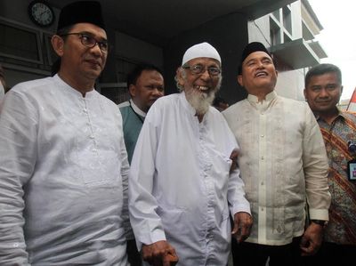Senyum Abu Bakar Baasyir Jelang Bebas Pekan Depan