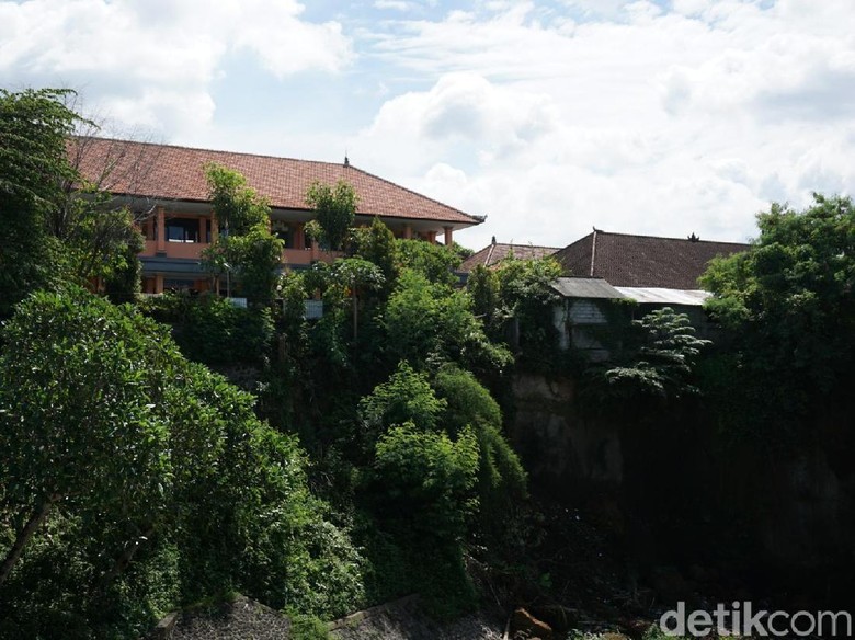 SDN di Denpasar Rawan Longsor karena di Ujung Tebing, Guru Waswas