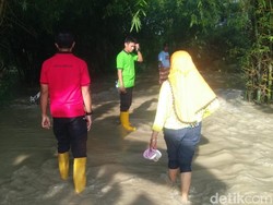 Tanggul Jebol dan Sungai Meluap, Rumah Warga Bojonegoro Terendam